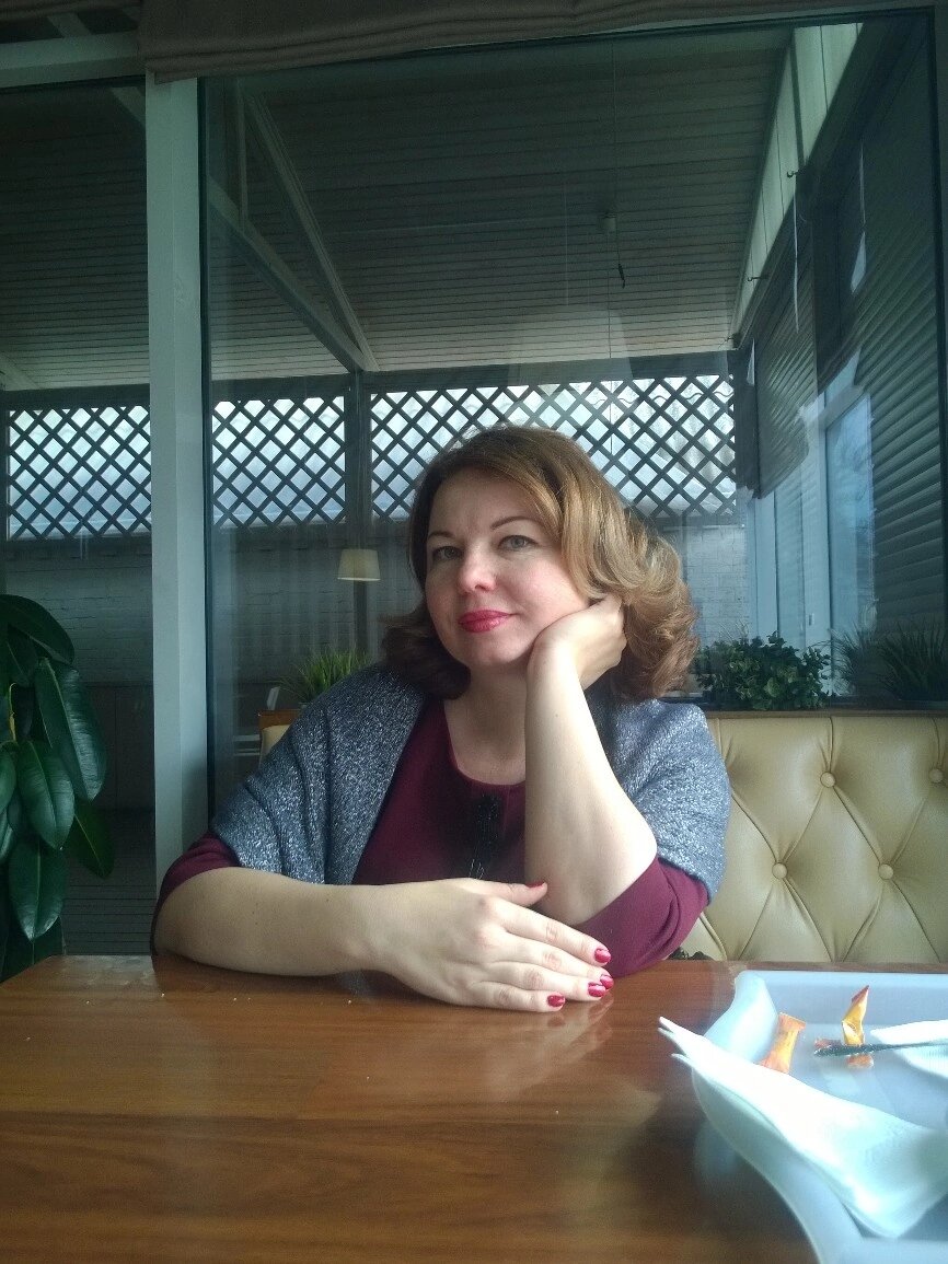 Вот это "старое" мое фото после стрижки в 47 лет на свой День Рождения.