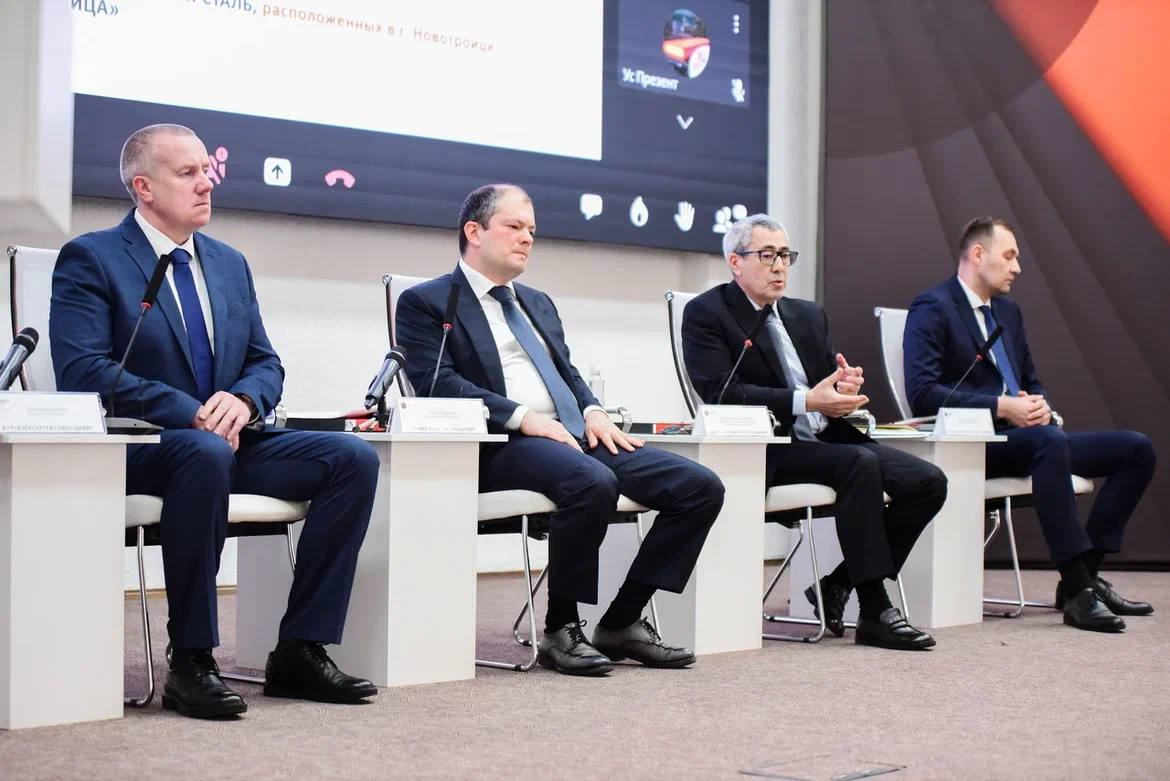 Управляющий директор комбината "Уральская Сталь" Сергей Журавлев, генеральный директор УК "Уральская Сталь" Денис Сафин, директор по персоналу УК "Уральская Сталь" Рашид Ишмухаметов, исполнительный директор УК "Уральская Сталь" Сергей Готванский