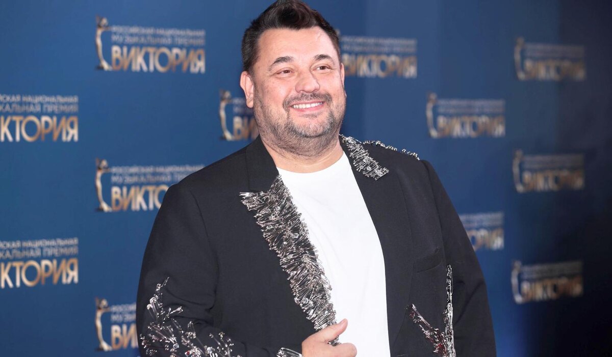     Сергей Жуков просит суд запретить требования о блокировке фильма "Руки Вверх!"