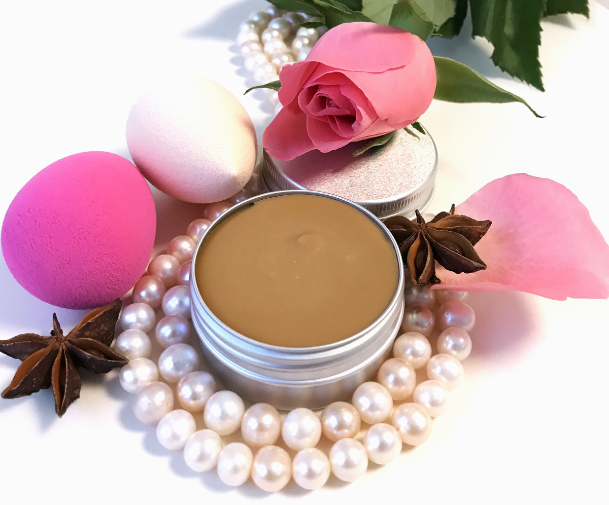 На фото: ВВ-крем "Рашель №1" SPF 20