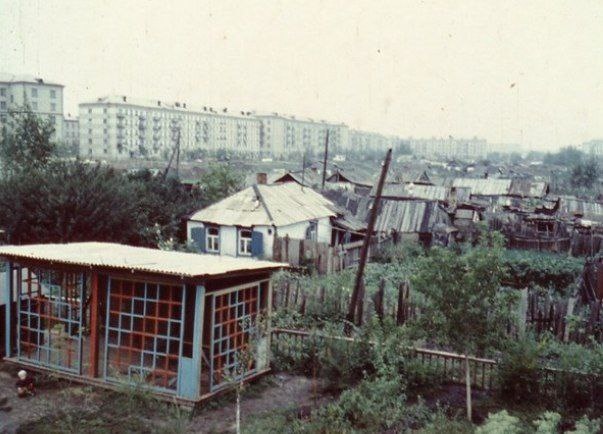 Посёлок тянется до современных улиц Каслинская и Кыштымская