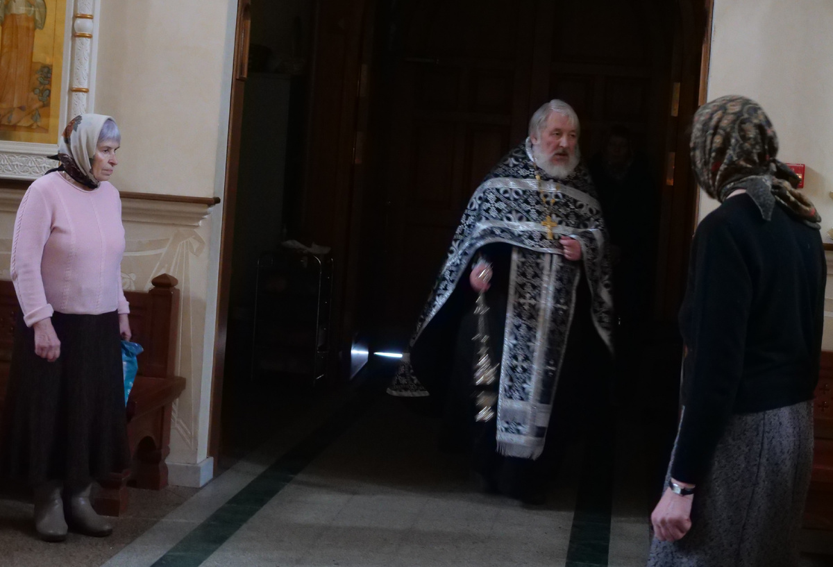 Сегодня 4 марта 2025 года была долгая прекрасная служба. Утреня. Часы. Изобразительные. Вечерня. Много наснимала для вас красоты православной, красивого пения