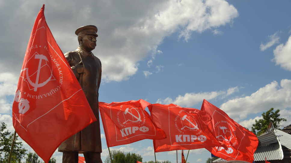 Скульптура Иосифа Сталина на частной территории в городе Бор Нижегородской области.📷Фото: Андрей Репин / Коммерсантъ