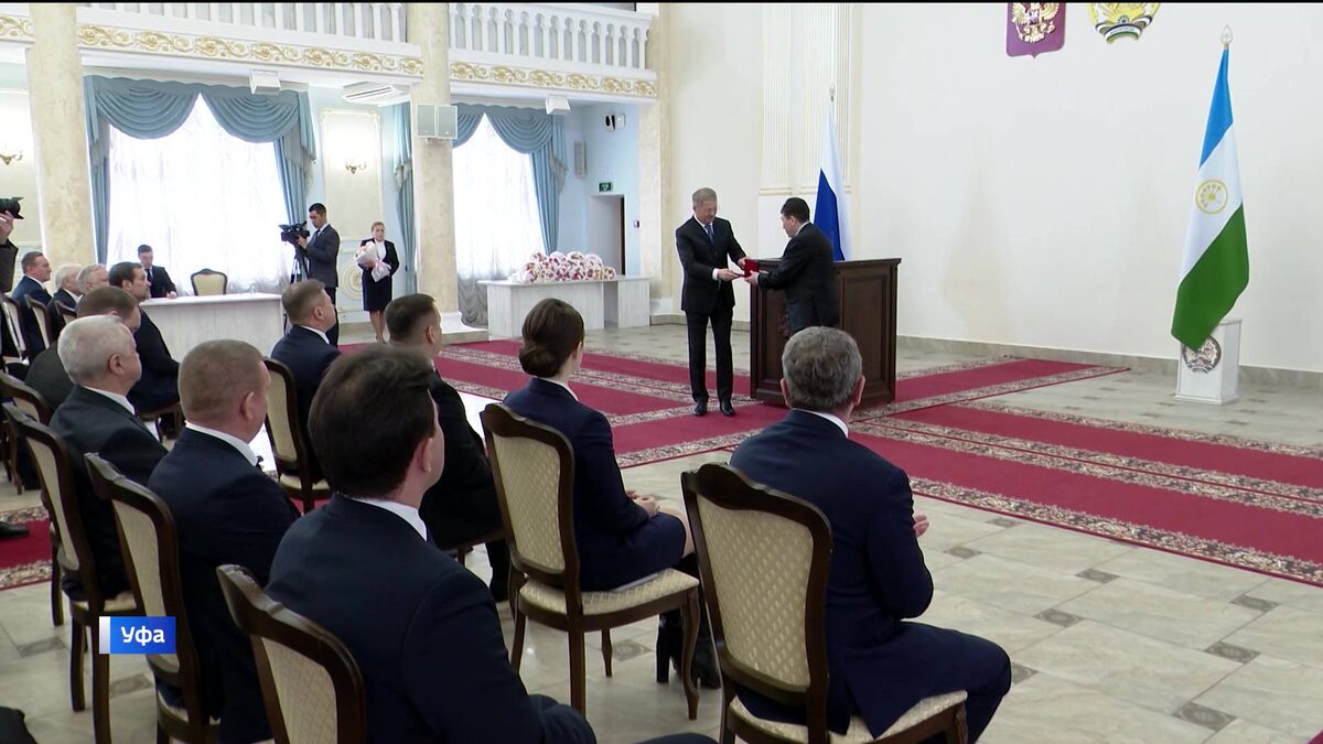    В Уфе Радий Хабиров вручил государственные награды России и Башкирии