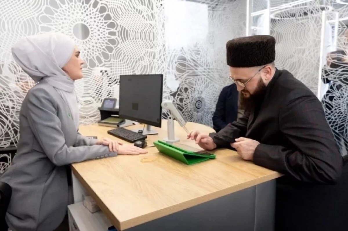    Муфтий Татарстана ознакомился с офисом исламского финансирования в Казани