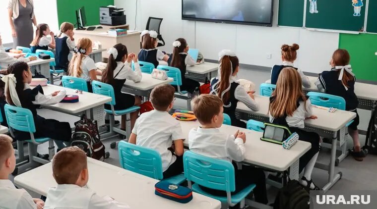 Ученики рассказали о поножовщине в школе. Фото: Роман Наумов © URA.RU