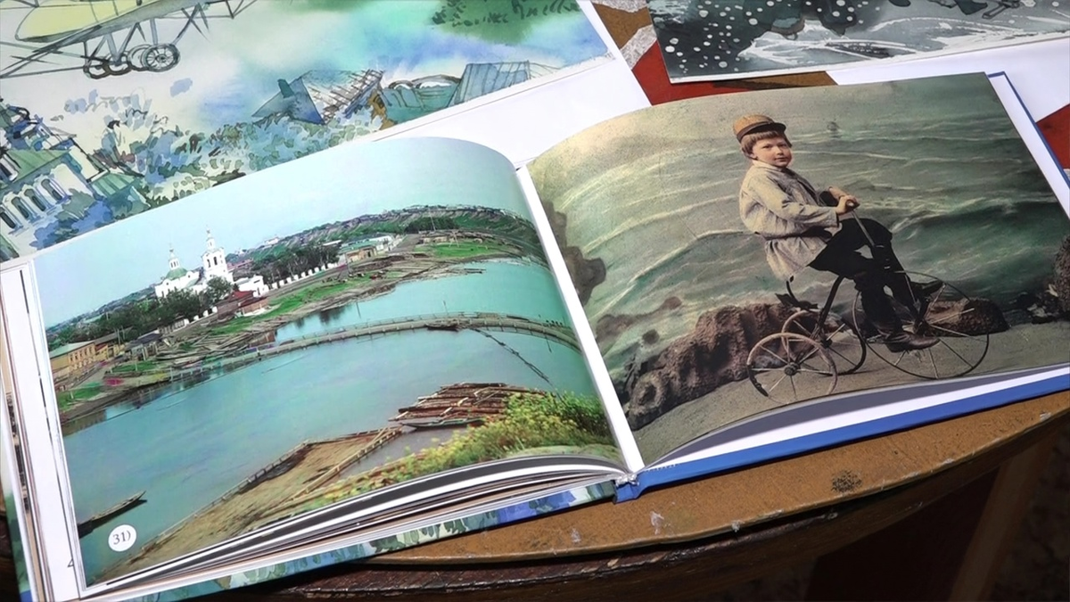 В фотоальбоме есть уникальные цветные снимки Тюмени начала ХХ века