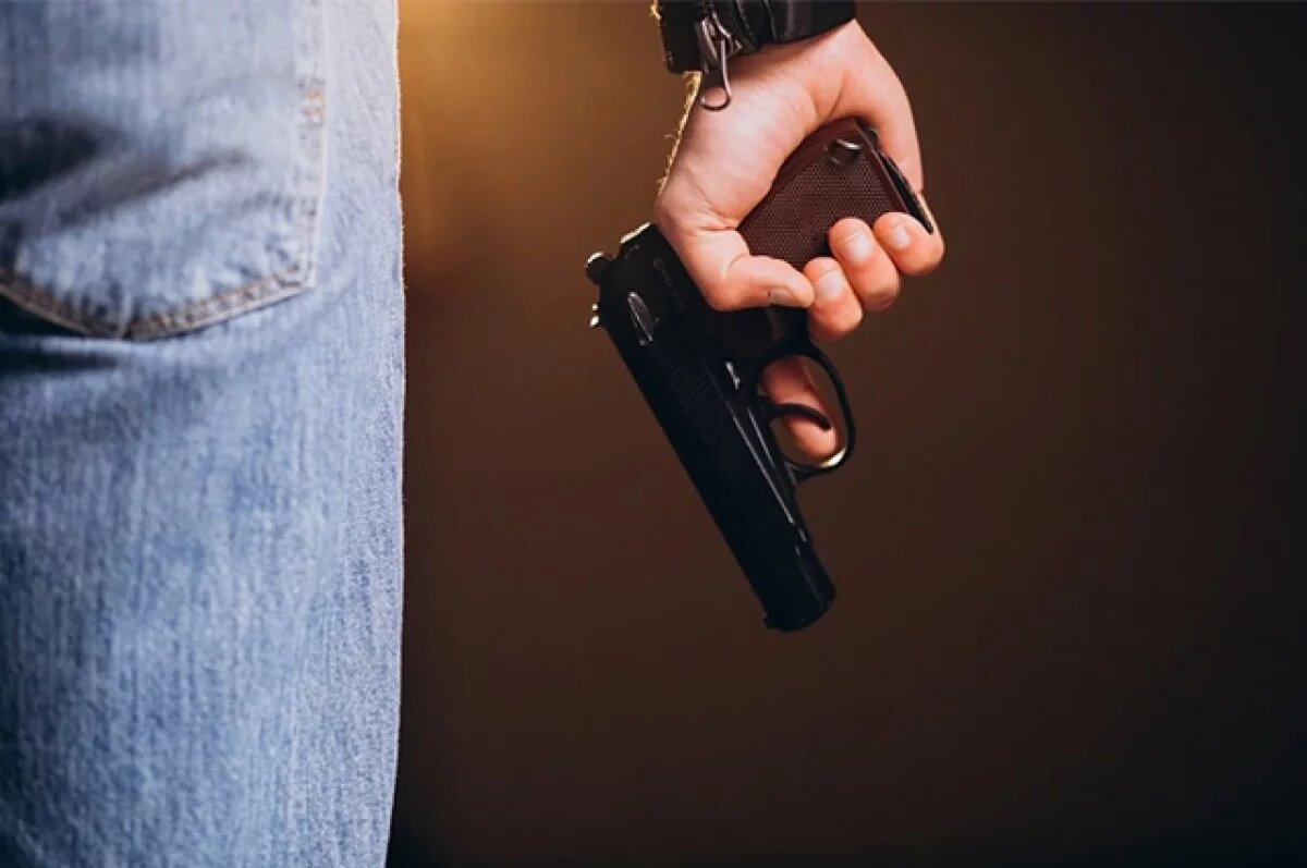    В Орске мужчина выстрелил в сторону женщины прямо во дворе дома