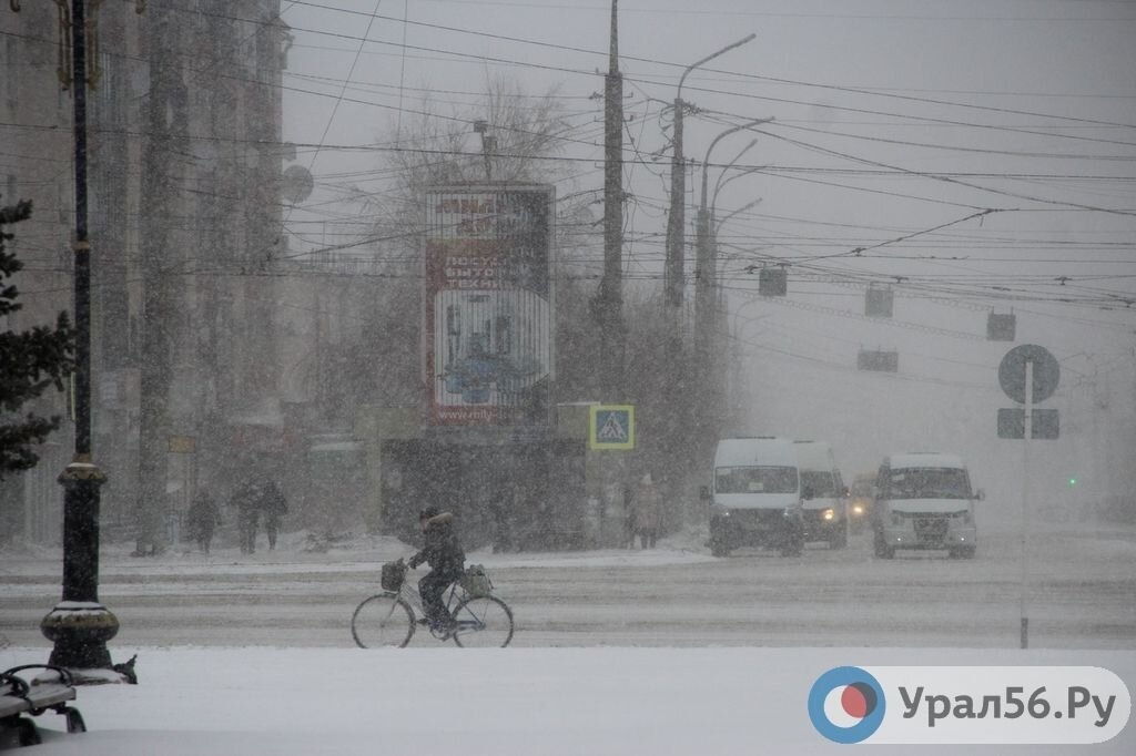    В Оренбургской области в ближайшие сутки ожидается сильный ветер и метель