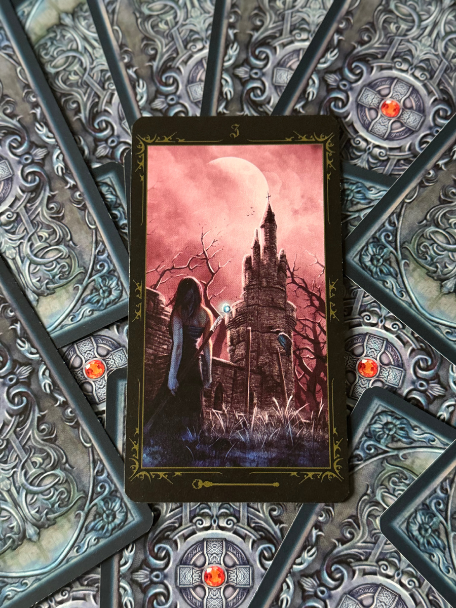 Тройка Жезлов в Таро Темных сказок