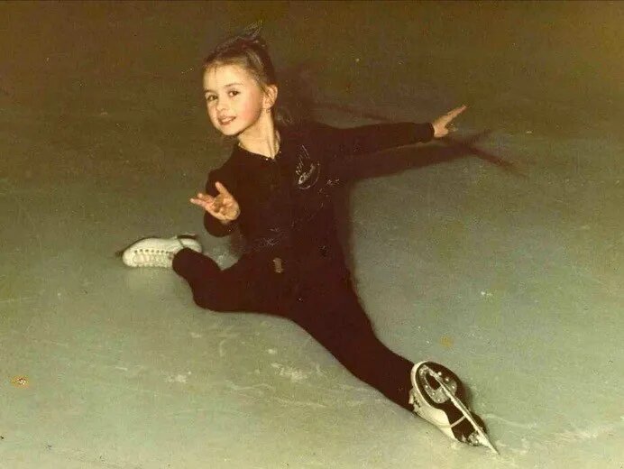 Аня была маленькой и очень хрупкой. Фото: Инстаграм (запрещен в России) / @ann_semenovich