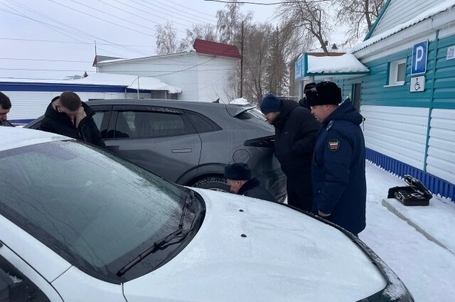    Все произошло на парковке рядом со стоматологической клиникой. Фото: Пресс-служба СУ СКР по Алтайскому краю