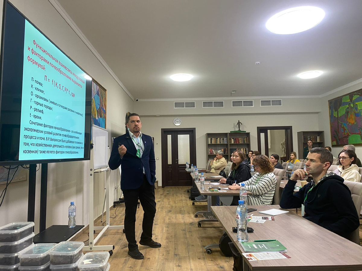 Сергей Горбов — заведующий кафедрой ботаники АБиБ ЮФУ, руководитель научно-исследовательской лаборатории «Биогеохимия».