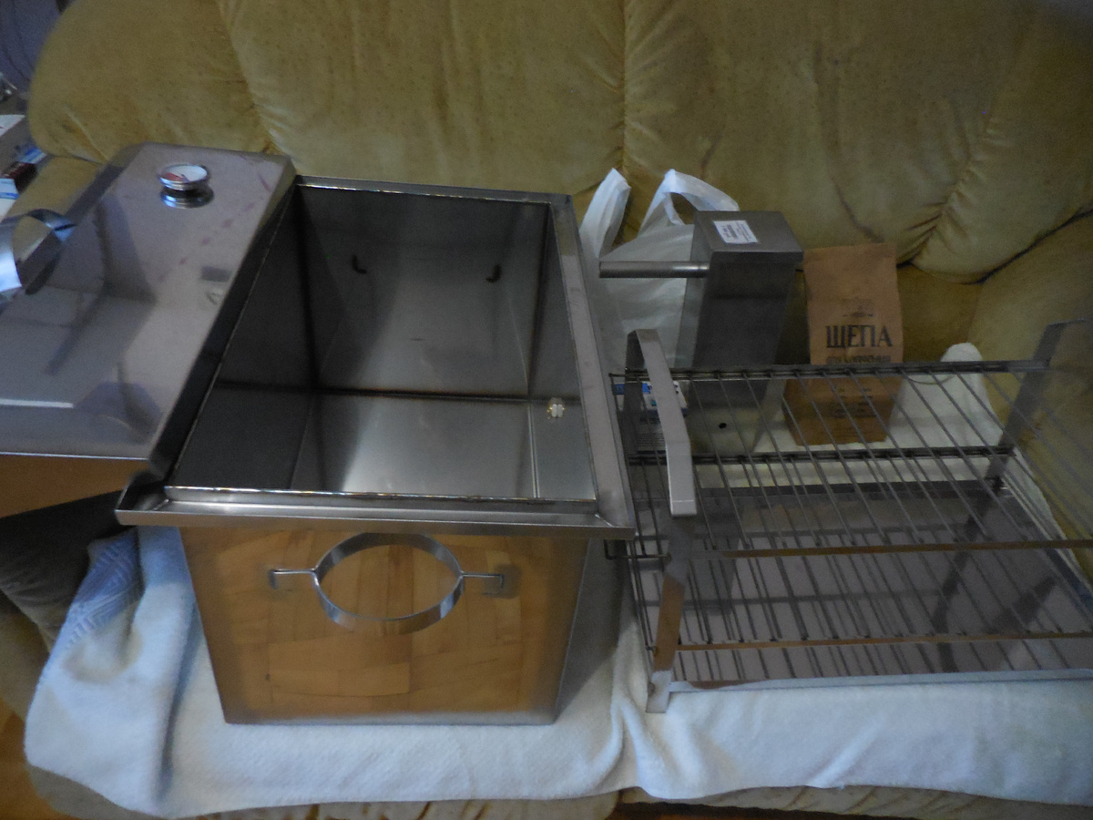 Коптильня в разобранном виде