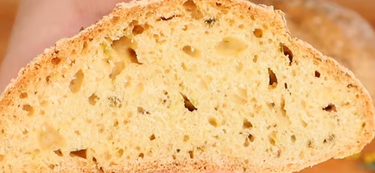 Цвет зависит от льняной муки и специй