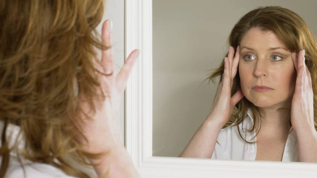 Как научиться принимать изменения во внешности / Фото: www.thesun.co.uk/living/1237990/controversial-dhea-pill-promises-to-make-women-feel-20-years-younger-but-does-it-really-work-and-what-are-the-side-effects/