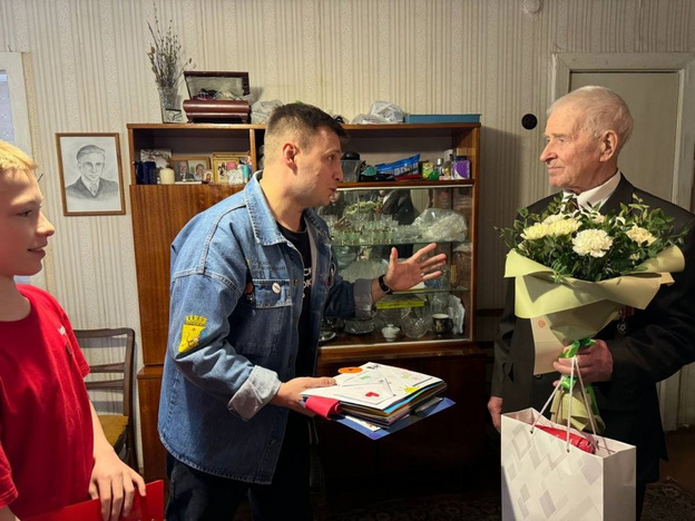    В Кирове почётному железнодорожнику вручили медаль «80 лет Победы в Великой Отечественной войне»