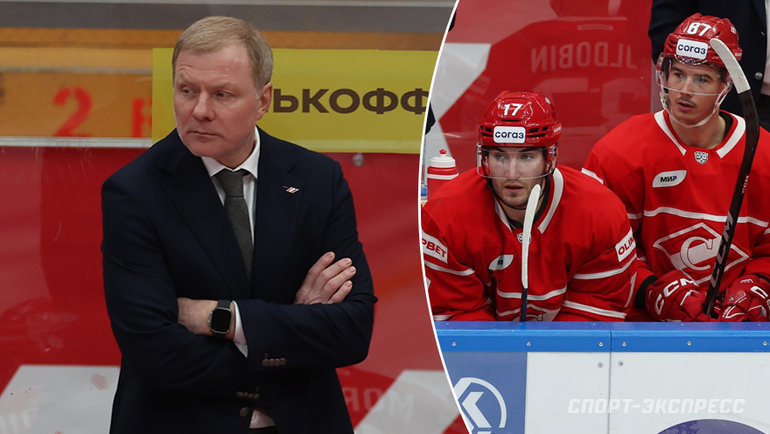    Главный тренер «Спартака» Алексей Жамнов, форварды красно-белых Иван Морозов и Николай Голдобин.Александр Федоров