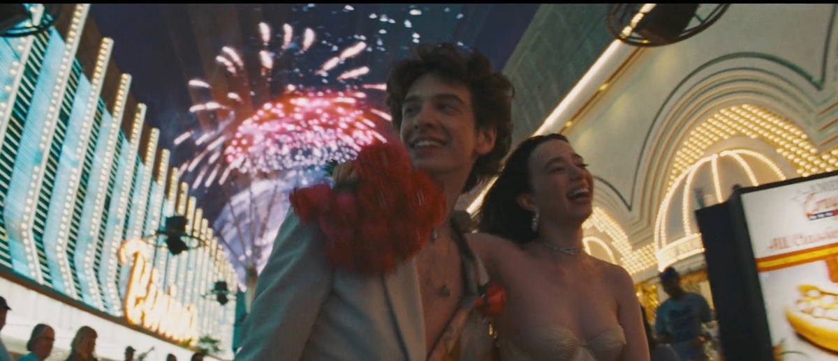 Кадр из фильма Анора