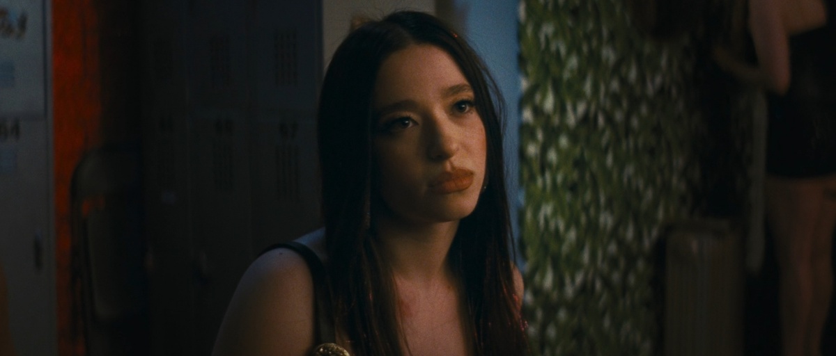 Майки Мэдисон в роли Аноры