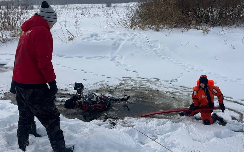   Мужчина на снегоходе проварился под лед на окраине Ижевска