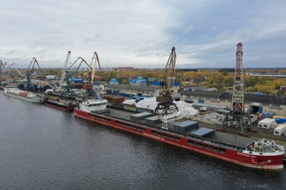     Фото: Архангельский речной порт