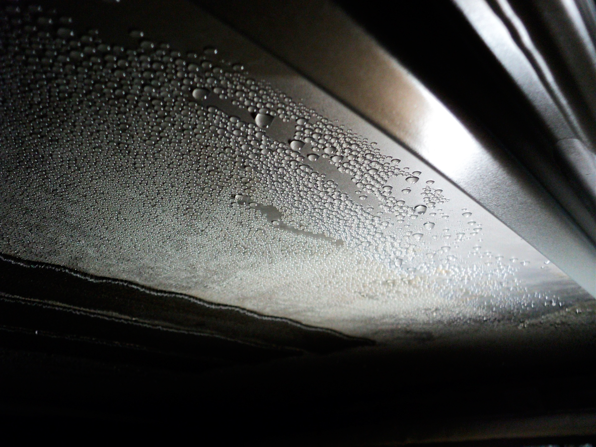 Конденсат на форме чреват "шагреневой" поверхностью изделия