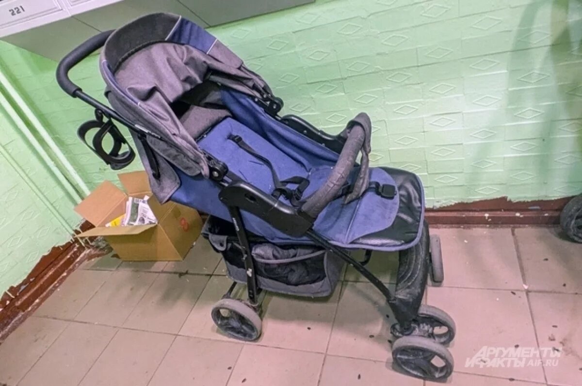    В Петербурге открыли дело против девушки, оставившей в подъезде младенца