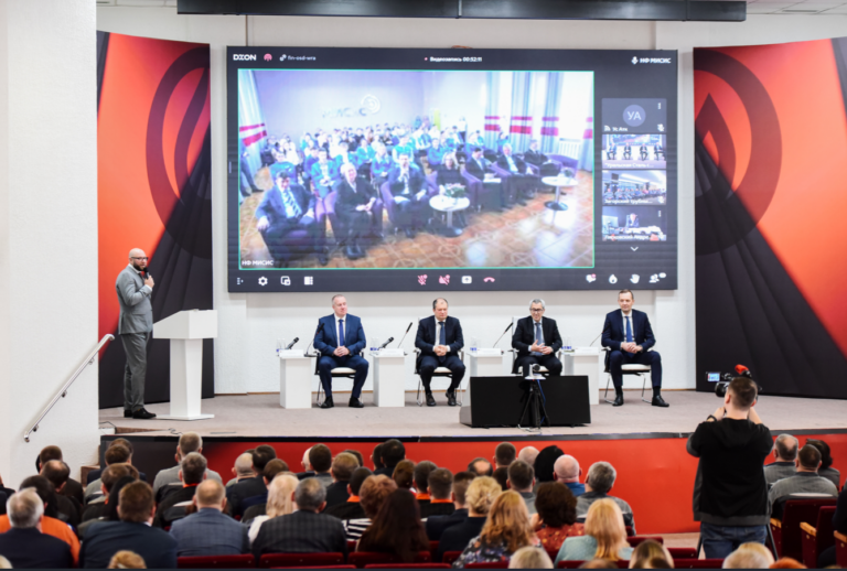    Предприятия Уральской Стали во второй раз объединила Прямая линия Белов Михаил Александрович