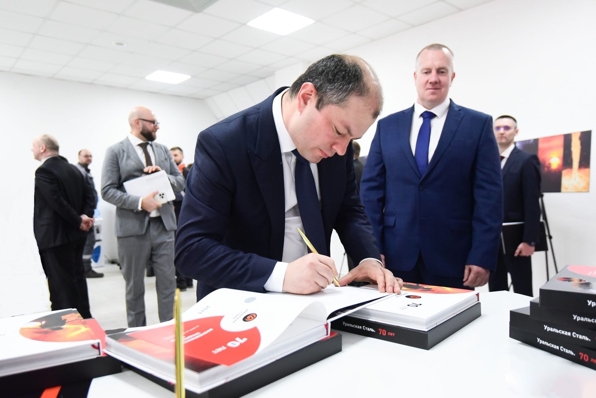  📷    Предприятия Уральской Стали во второй раз объединила Прямая линия Белов Михаил Александрович