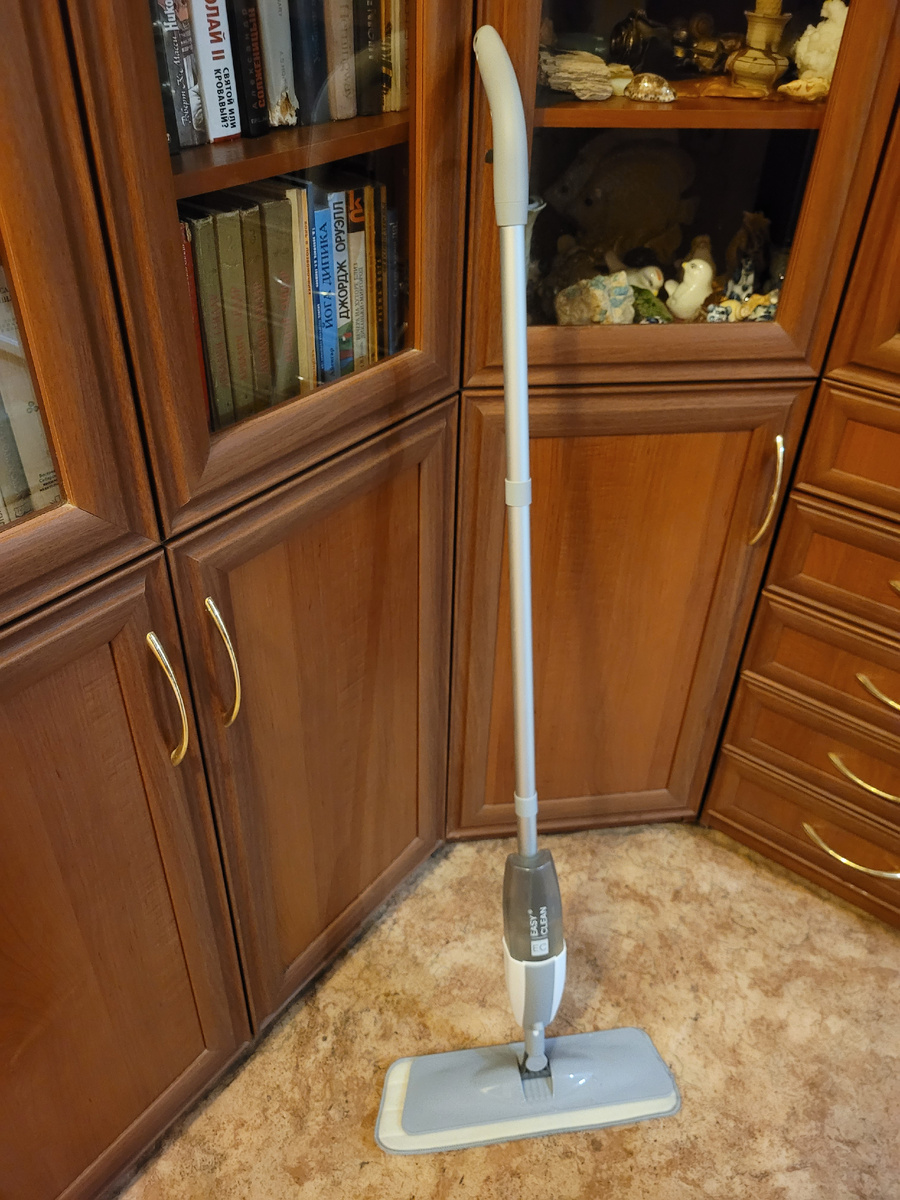 Швабра с опрыскивателем