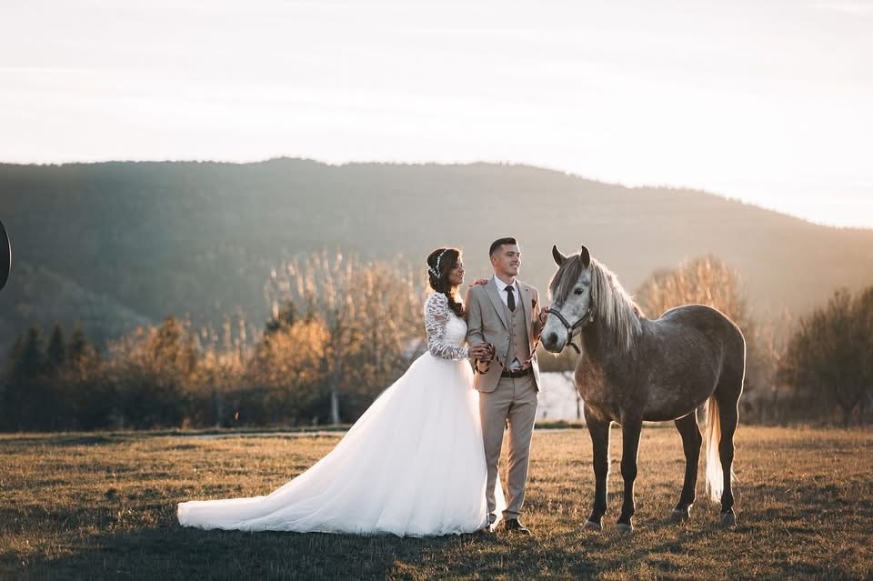 Хотите сербского принца на белом (сером) коне - читайте мои статьи 😄 Фото из социальных сетей фотоателье Foto Mirko