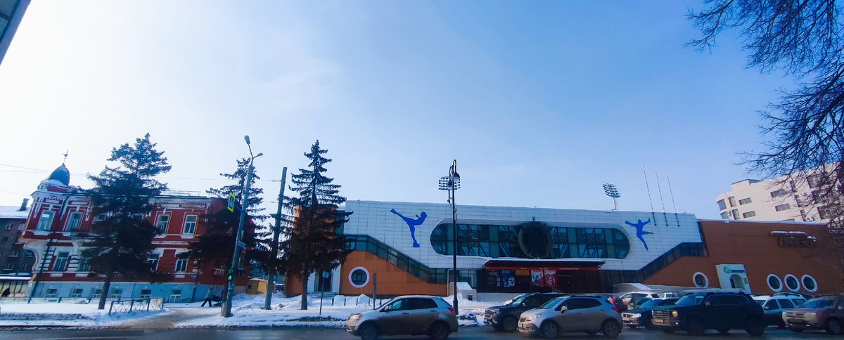 Ледовый Дворец спорта ,,Орлёнок" был построен в 1985 году.