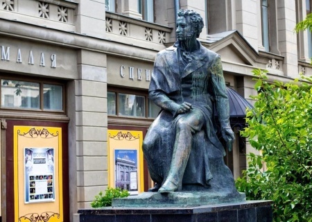    Украинские деколонизаторы требуют сноса памятников Пушкину в Донбассе и в Крыму