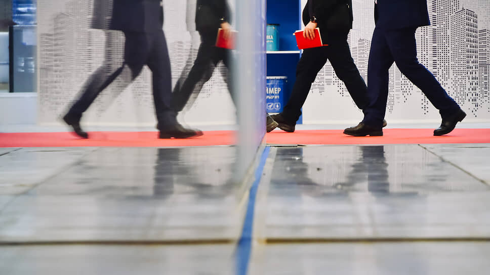 Посетители выставки «Сибирская строительная неделя-2025» в МВК «Новосибирск Экспоцентр».📷Фото: Влад Некрасов / Коммерсантъ