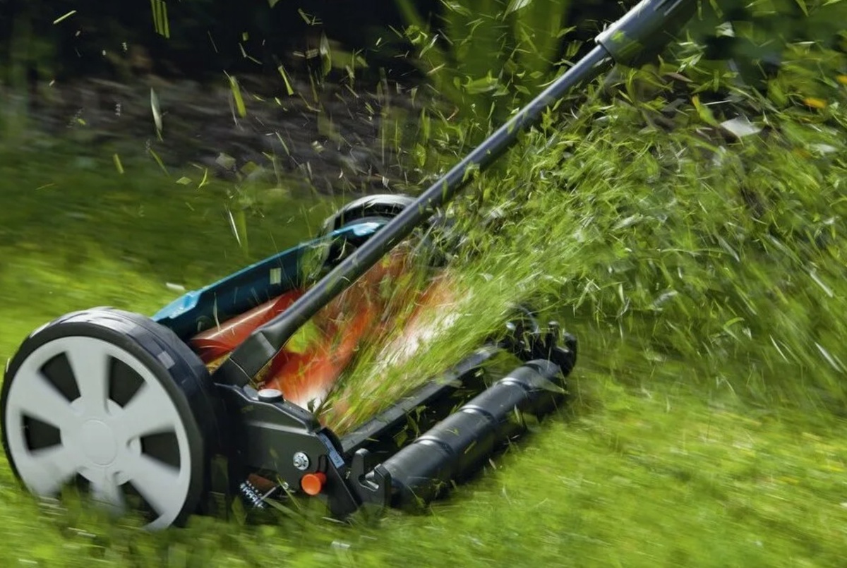 Ручная газонокосилка