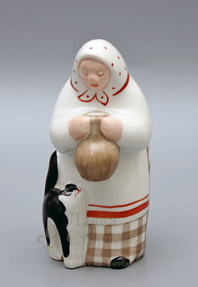 Статуэтка «Бабушка с котенком и крынкой молока», ДФЗ Вербилки, скульптор Розов Н. И., 1950-60 гг.