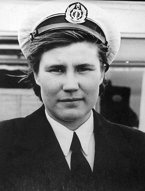 Фото капитана Эльзы Меркуловой на странице журнала «Советская женщина».