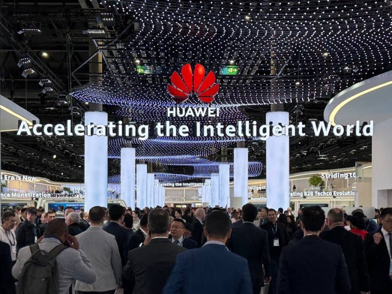    Стенд HUAWEI на MWC 2025: тройная раскладушка, инновационные материалы и достижения в области здоровья