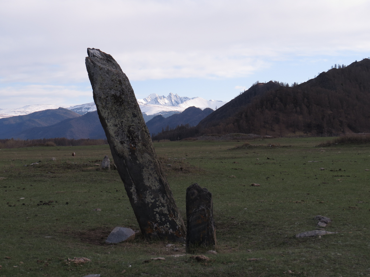 Курганы и стелы Каракольской долтны
