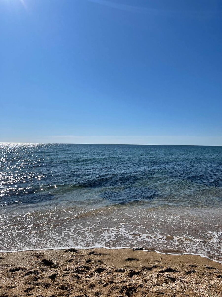 Море на пляже в посёлке Береговое, Крым