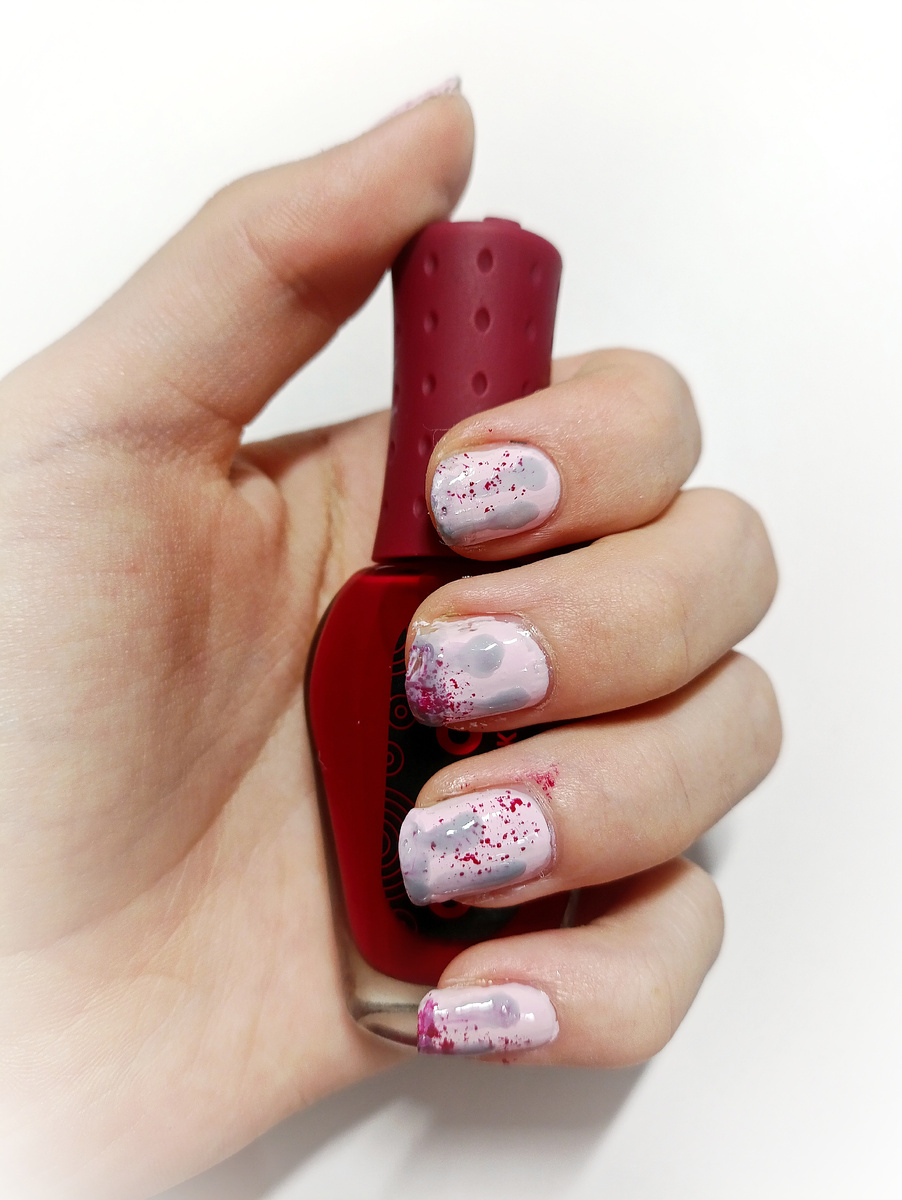 извините за разную длину, у меня накануне сломались два ногтя, но я решила что буду делать сложный дизайн на длинные