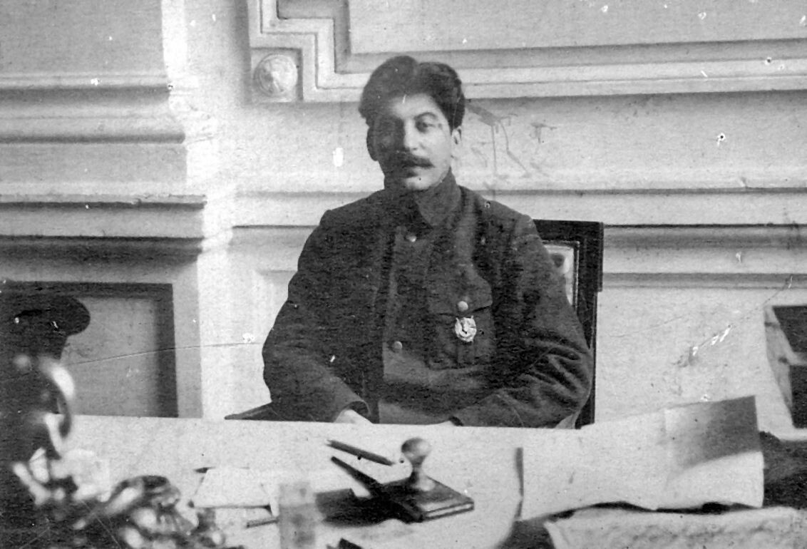 Орден Боевого Красного Знамени Иосифу Сталину вручили в 1919 году  📷
