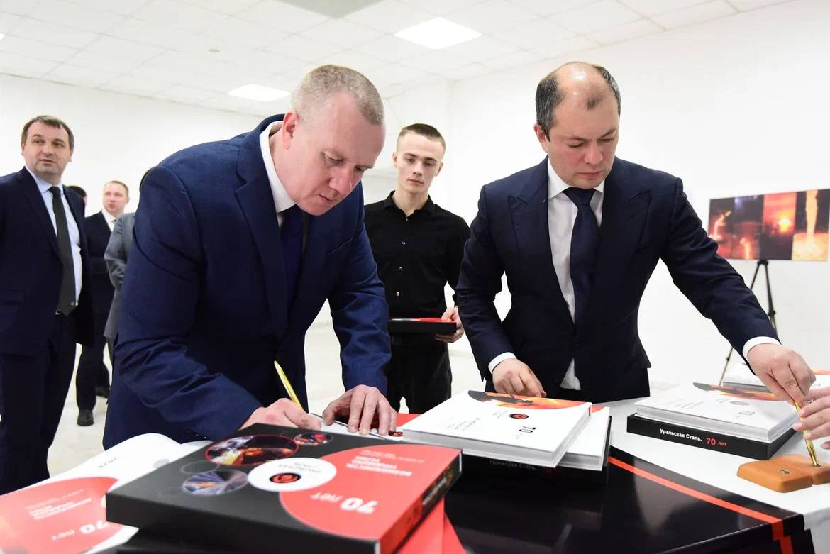 Управялющий директор комбината Сергей Журавлев, Генеральный директор УК "Уральская Сталь" Денис Сафин