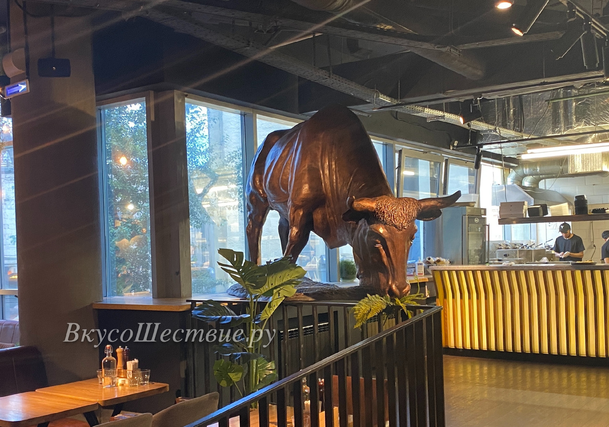 В ресторане на Менделеевской >>> листайте галерею