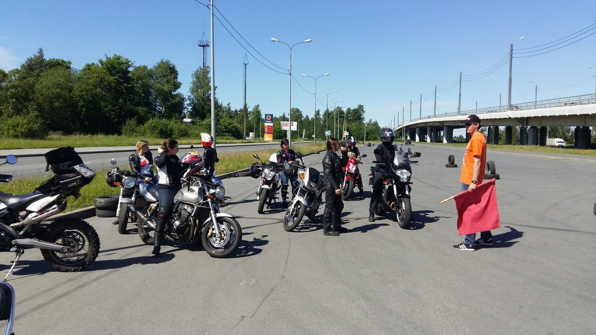 куча девчонок начинающих, которые уже поехали