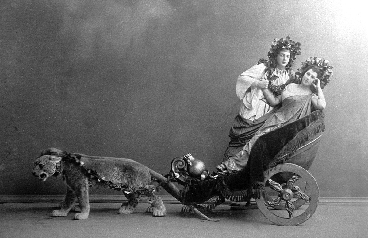 Матильда Кшесинская (справа) и Николай Солянников (слева) в балете Мариуса Петипа "Пробуждение Флоры". (с) Sputnik