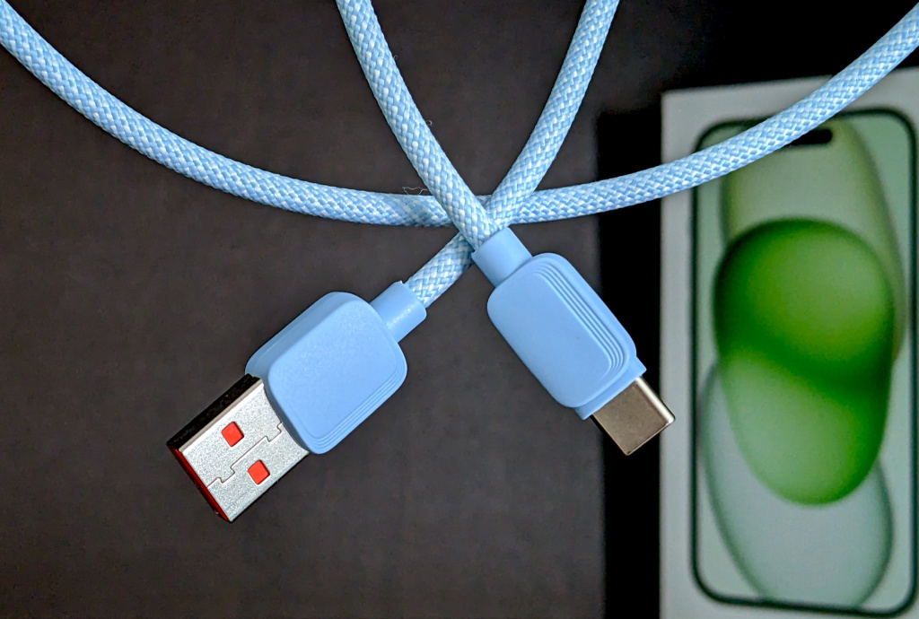    USB-A / USB-C