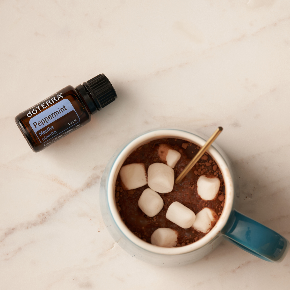 горячий шоколад с маршмелоу и перечной мятой