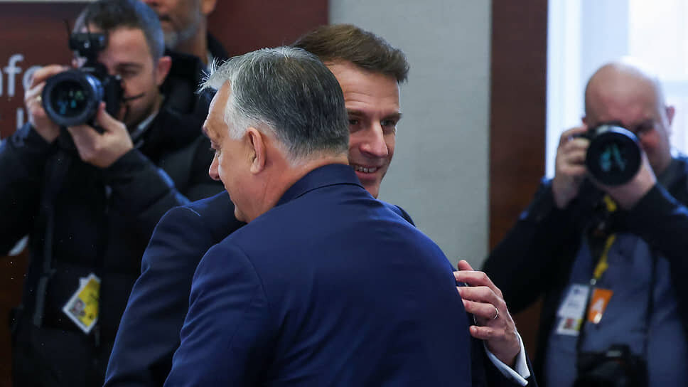 Эмманюэль Макрон (слева) и Виктор Орбан.📷Фото: Yves Herman / Reuters